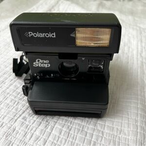 Polaroid Vintage One Step Instant Camera 
• Untested